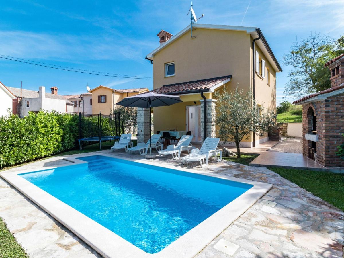 Antoni - Ipc106 By Interhome * Pican