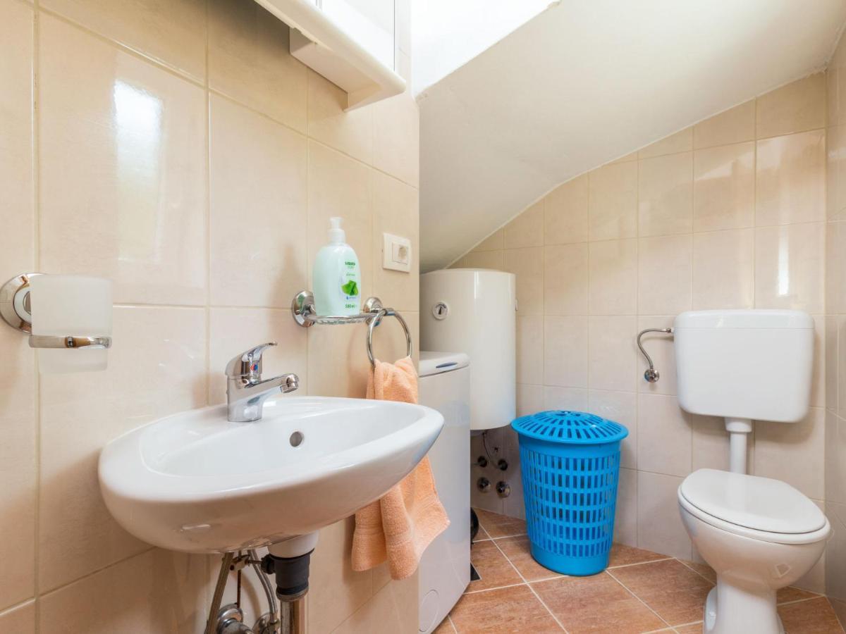 Antoni - Ipc106 By Interhome Pican