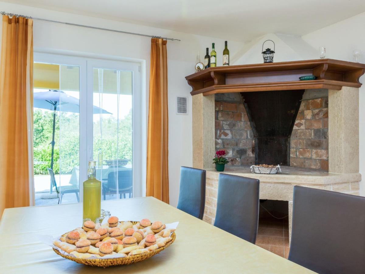 Holiday home Antoni - Ipc106 By Interhome